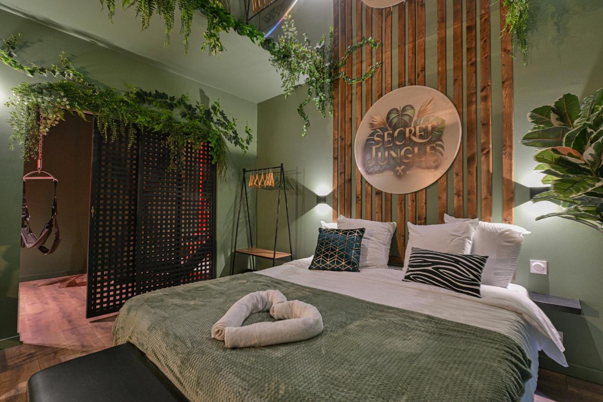Secret Jungle - Love Room By Prim0 C0Nciergerie Руайя Экстерьер фото
